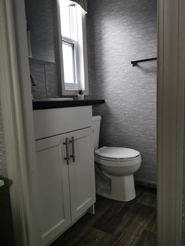 Sherkston Shores Cottage Rental: onsuite bathroom